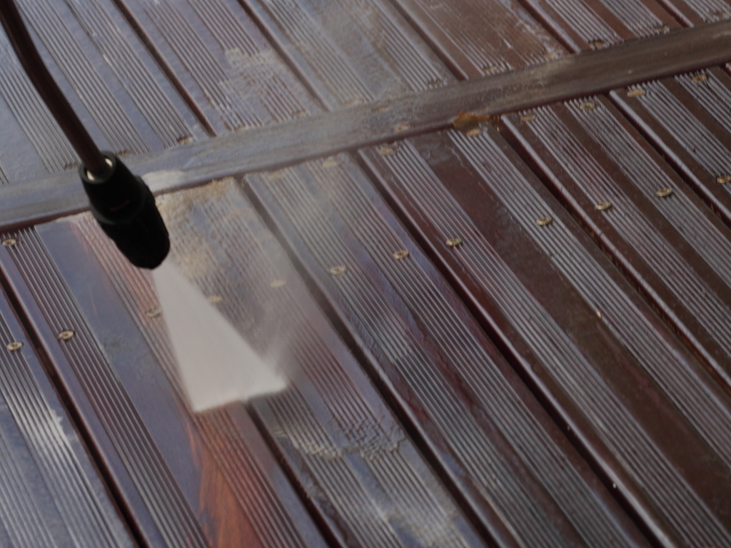 You are currently viewing The Ultimate Guide to Pressure Washing a House