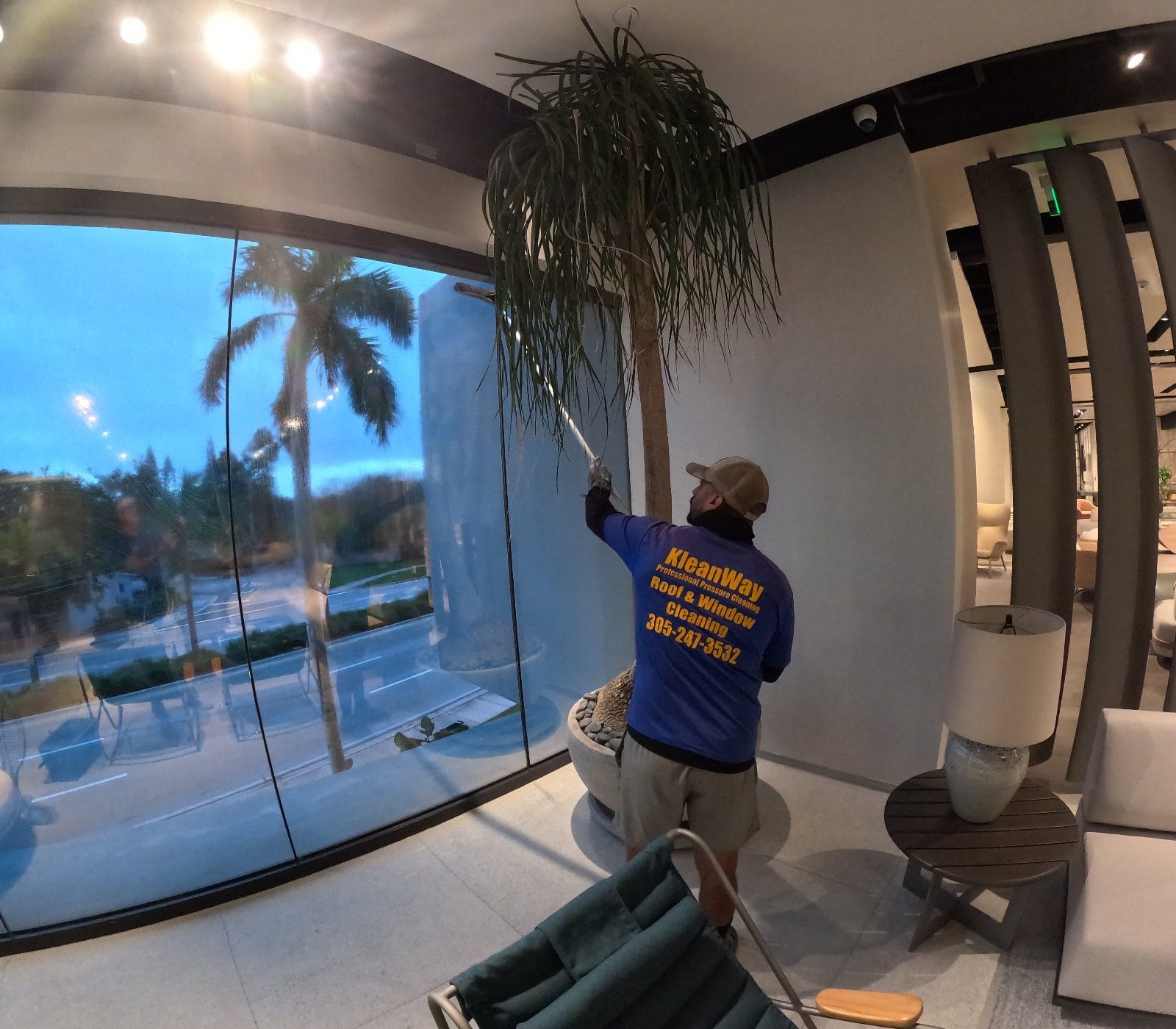 Professional residential window cleaners in Miami