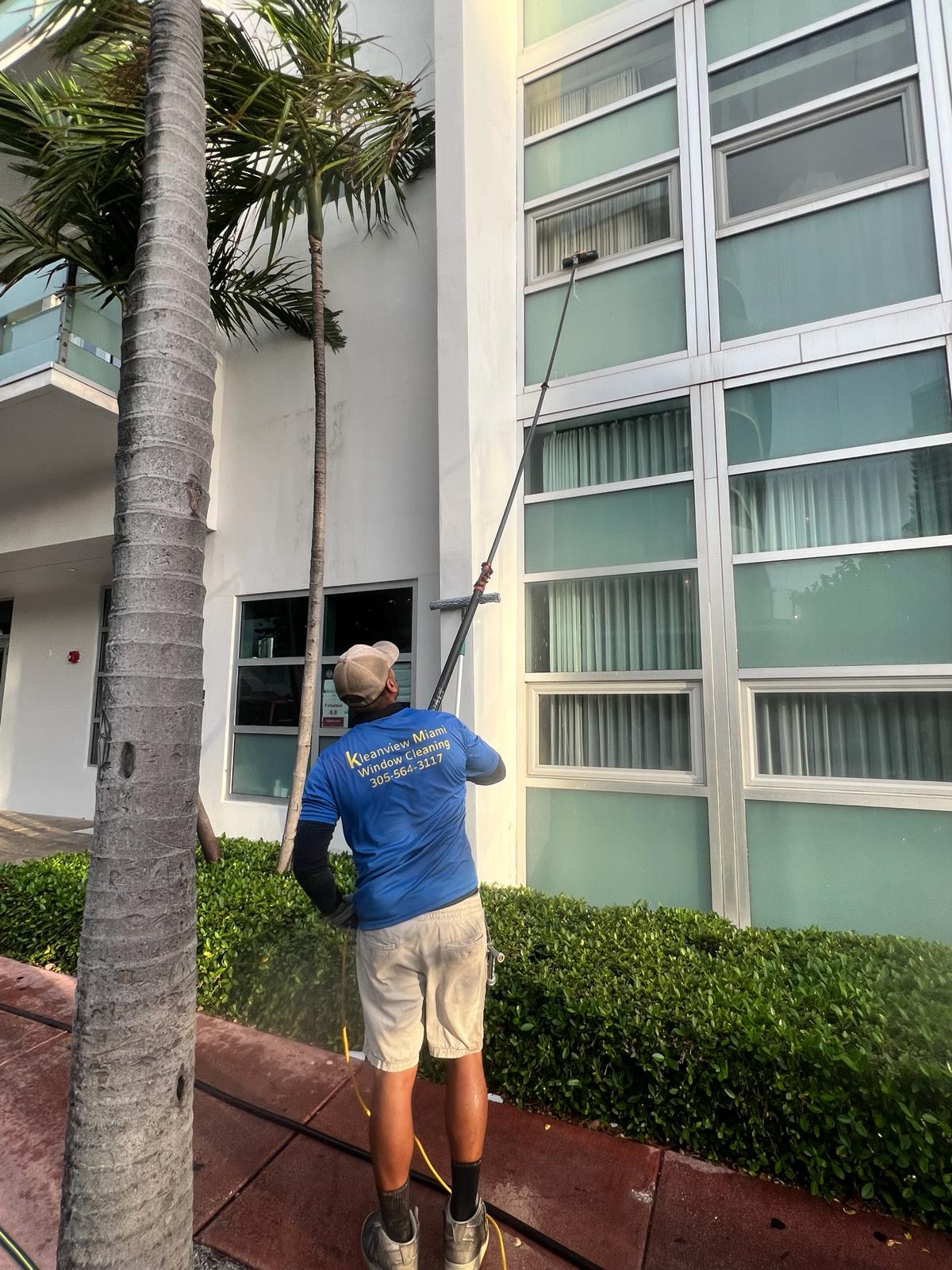 You are currently viewing Glistening Through the Gale: A Comprehensive Manual for Window Cleaning in Coral Gables