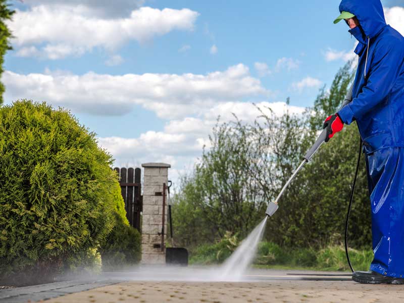 Read more about the article Soft Washing vs. Pressure Washing: What’s Best for Your Doral Roof?